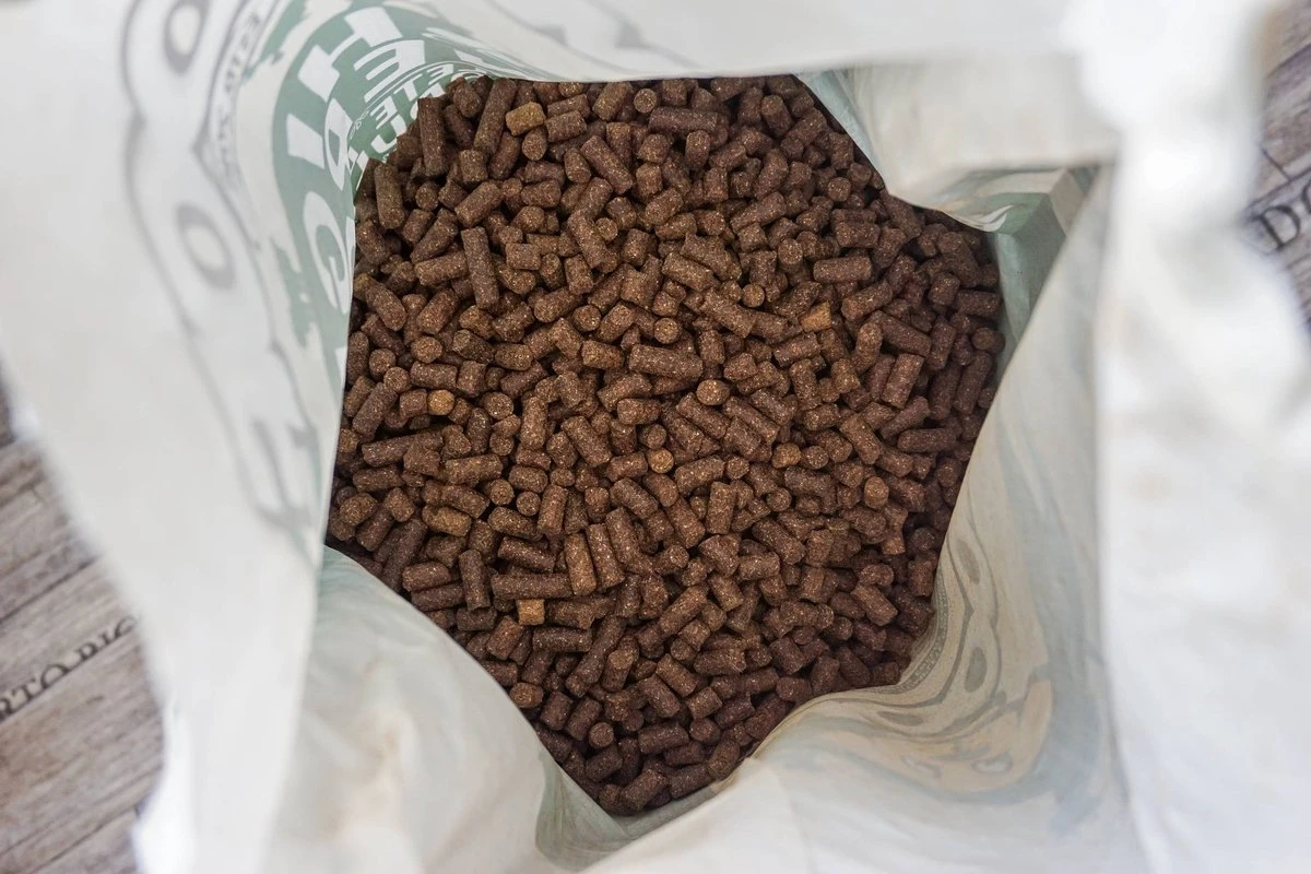 WOOOF Zalm - Geperst Hondenvoer - Hypoallergeen Hondenvoer - Geperste Hondenbrokken - Droogvoer - 18KG 7 WOOOF Zalm - Geperst Hondenvoer - Hypoallergeen Hondenvoer - Geperste Hondenbrokken - Droogvoer - 18KG - Afbeelding 5