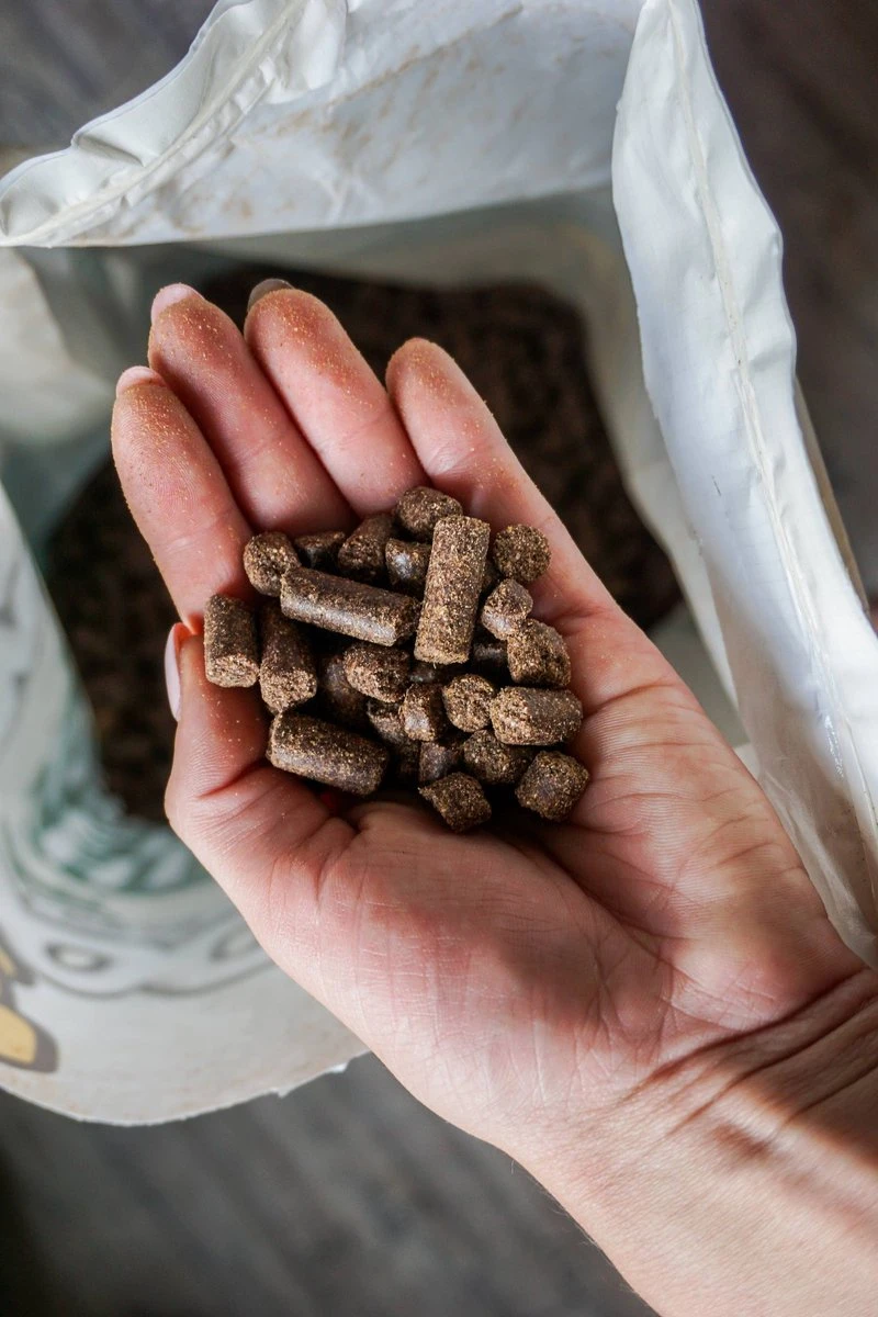 WOOOF Zalm - Geperst Hondenvoer - Hypoallergeen Hondenvoer - Geperste Hondenbrokken - Droogvoer - 18KG 4 WOOOF Zalm - Geperst Hondenvoer - Hypoallergeen Hondenvoer - Geperste Hondenbrokken - Droogvoer - 18KG - Afbeelding 2